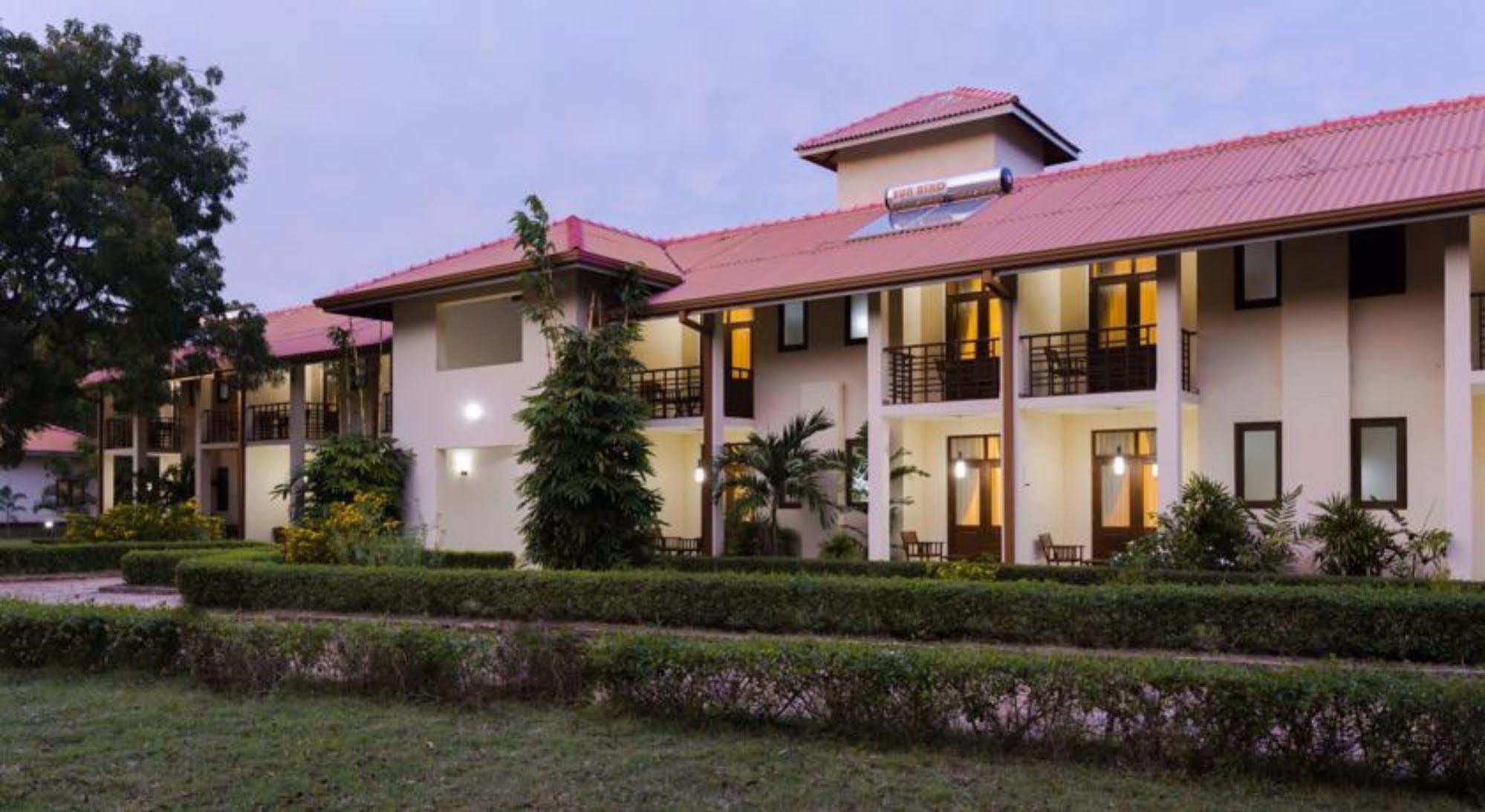 Hotel Chenra Kataragama Exterior photo