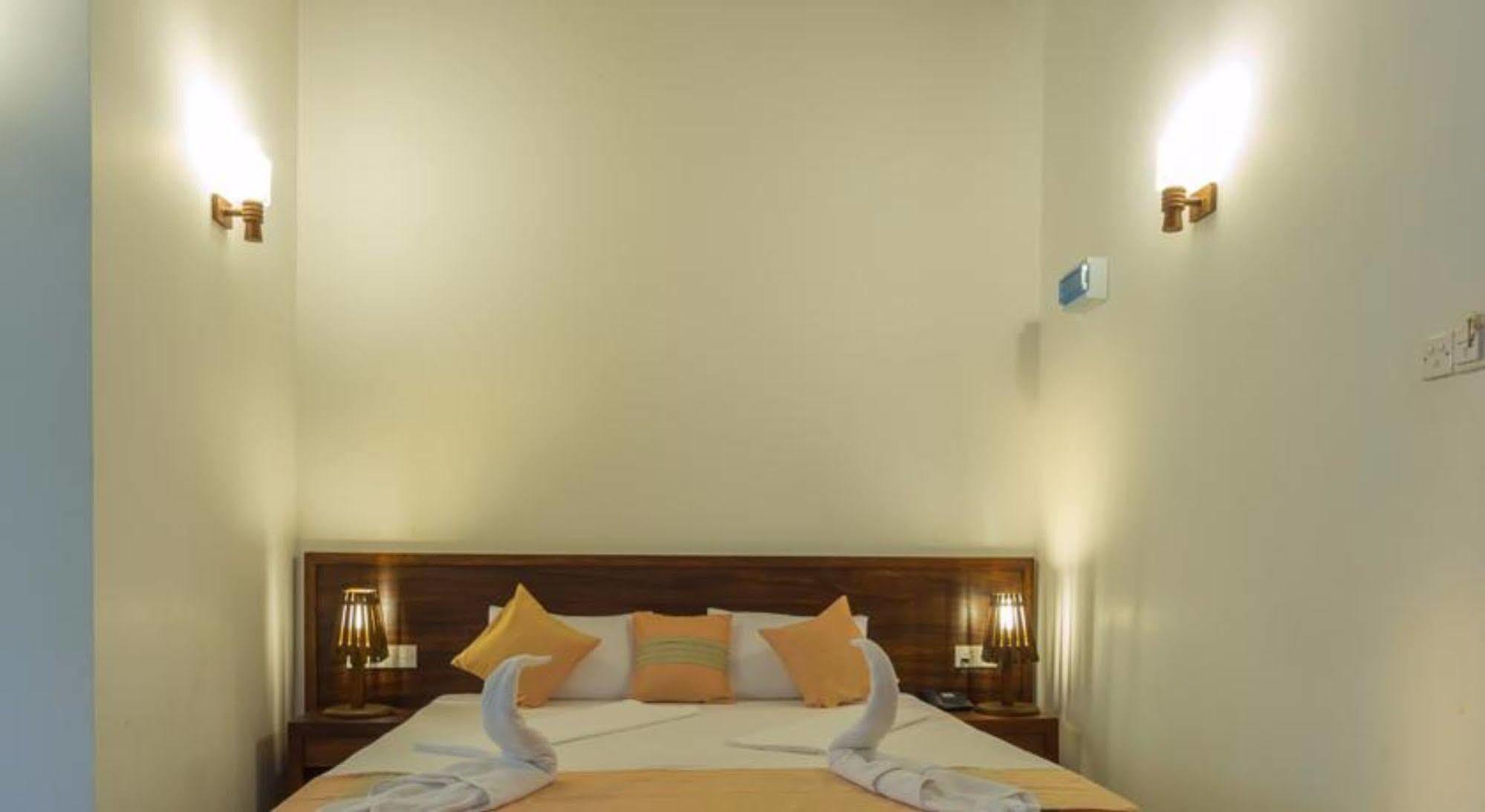 Hotel Chenra Kataragama Exterior photo