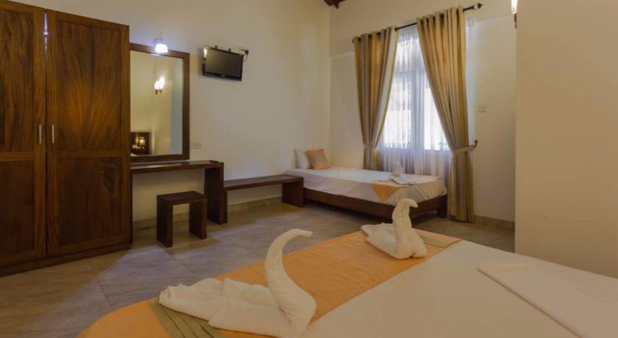 Hotel Chenra Kataragama Exterior photo