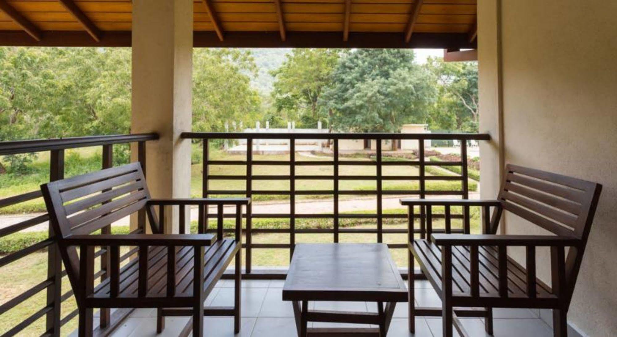 Hotel Chenra Kataragama Exterior photo