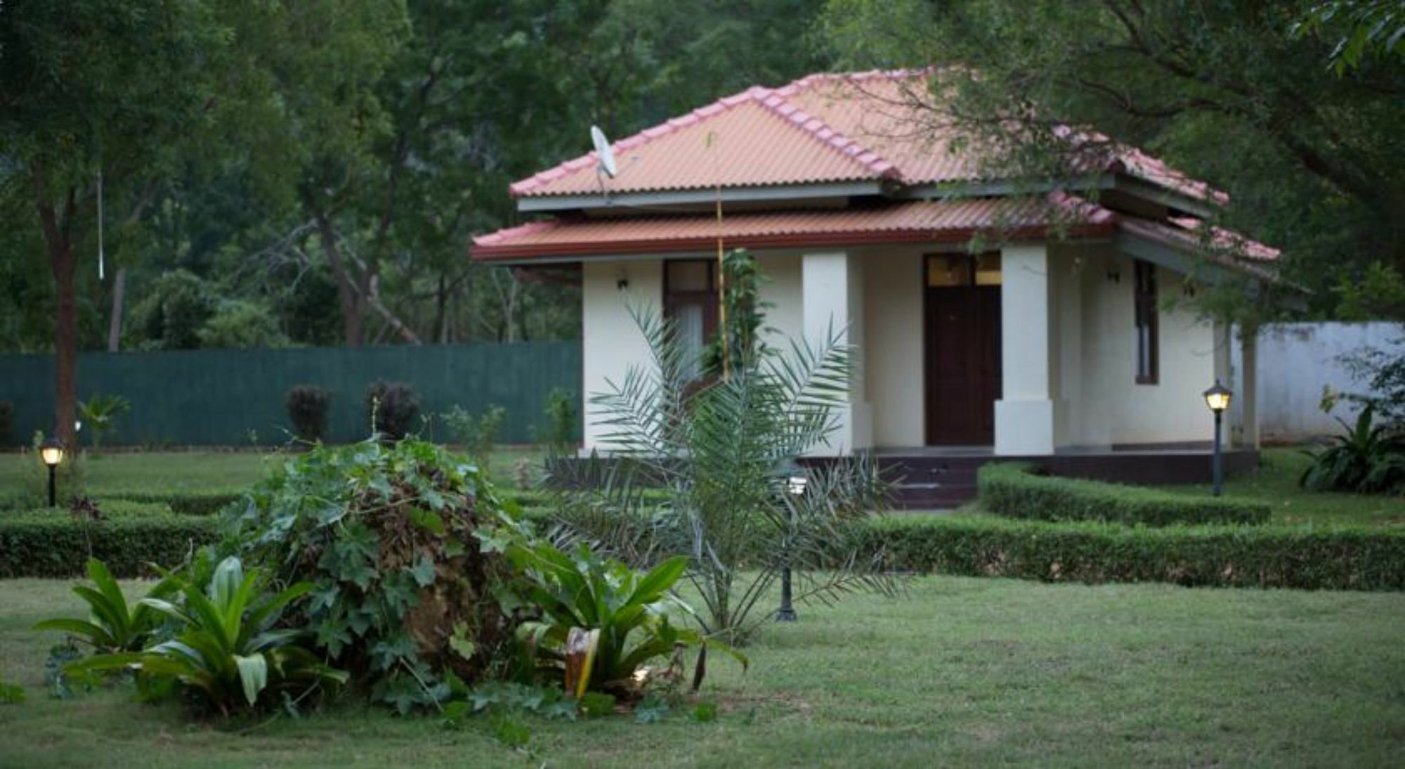 Hotel Chenra Kataragama Exterior photo