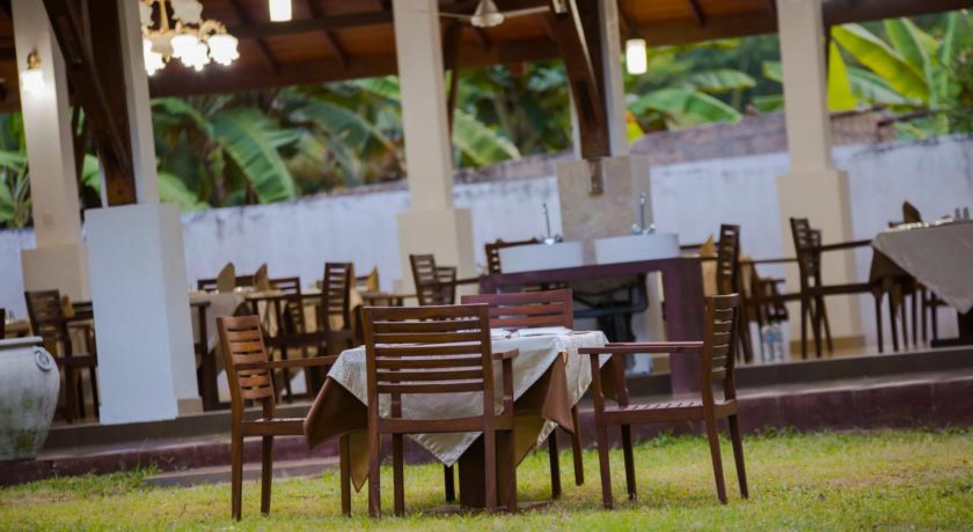 Hotel Chenra Kataragama Exterior photo